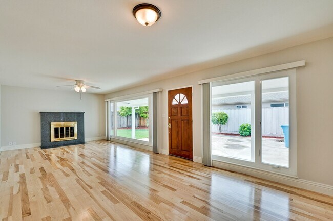 Foto del edificio - Fully Remodeled Single-Family Home Near Ap...
