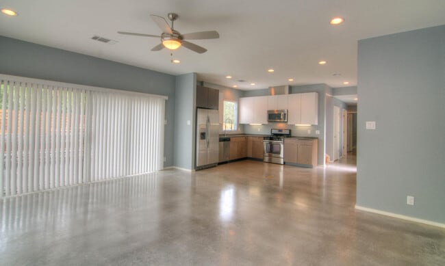 Building Photo - UT PRE-LEASE: Newly Constructed in 2014: 6...