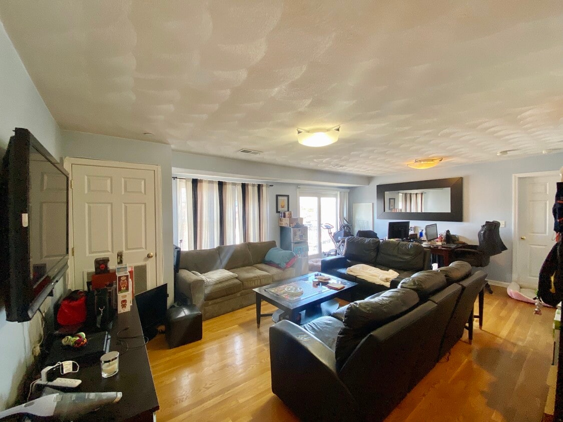 Living Area - 260 Main St