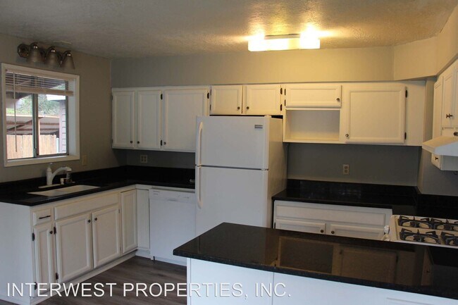 Building Photo - 4 br, 2 bath House - 725 SE FRANCIS AVE