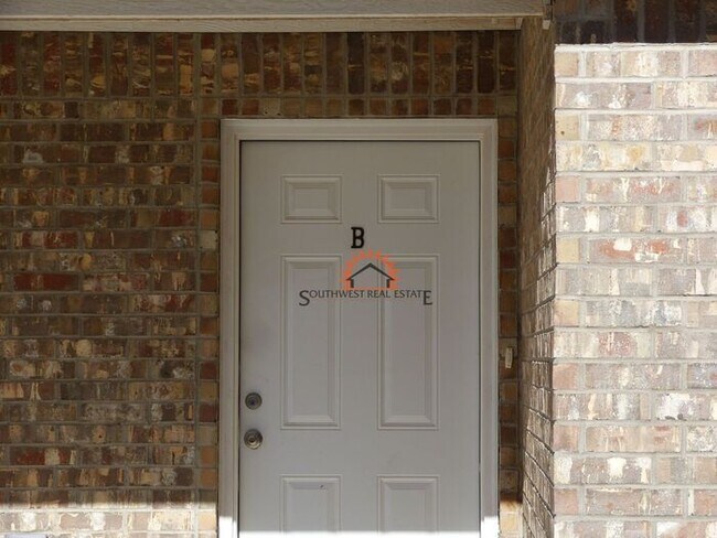 Building Photo - Modern 2 bedroom 2 bath apartment