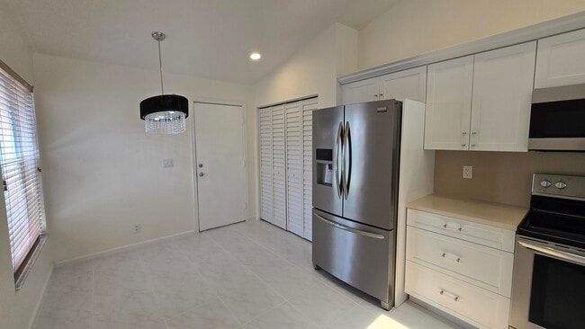 Foto del edificio - 5622 Royal Lake Cir