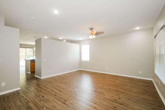 Building Photo - 12923 Terrace Springs Dr