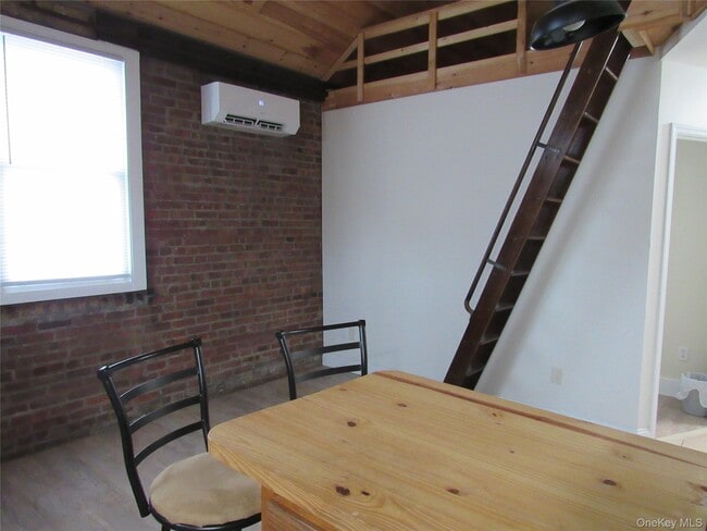 Building Photo - 76 Webster Ave