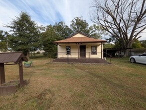 Building Photo - 405 S Skaggs Rd
