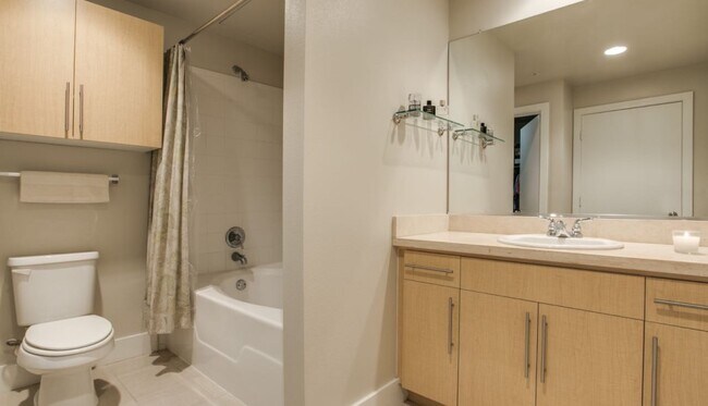 Foto del edificio - 4605 Cedar Springs Rd