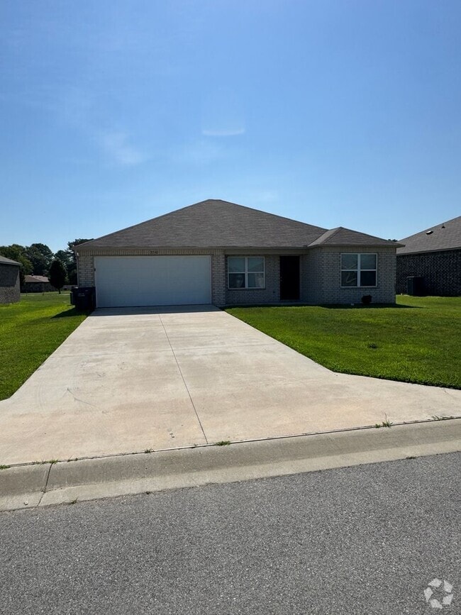Building Photo - 3710 Keeneland Dr