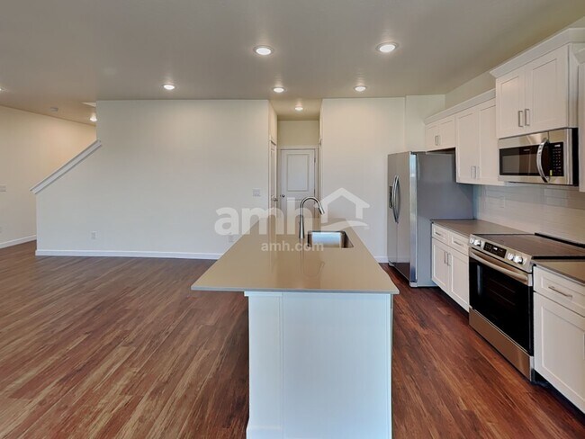 Foto del edificio - 1551 N Barkvine Ave