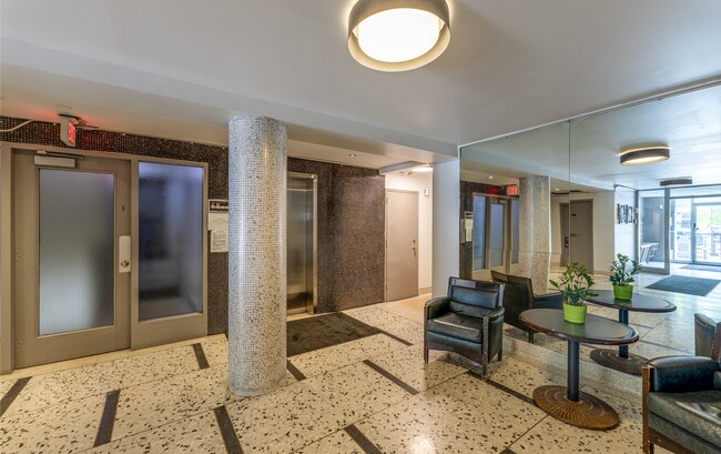 Photo du bâtiment - 710 Spadina Ave.