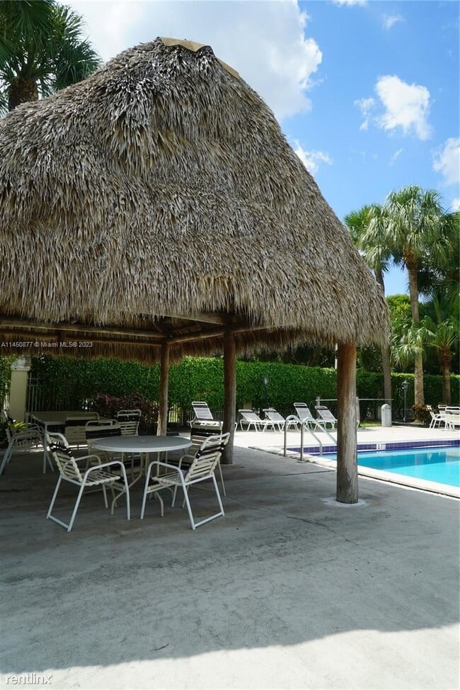 Building Photo - 3 br, 2.5 bath House - Pembroke Pointe