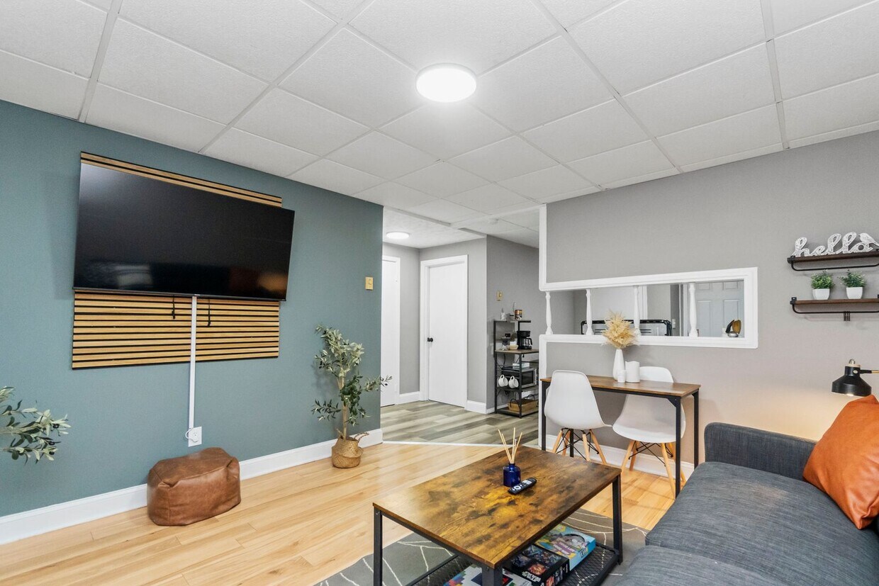 Foto principal - 127 Clearfield St