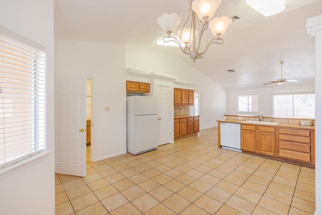 Building Photo - 3 Bedroom 2 Bath Home
