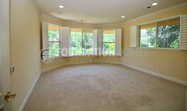 Building Photo - 6 Leona Dr