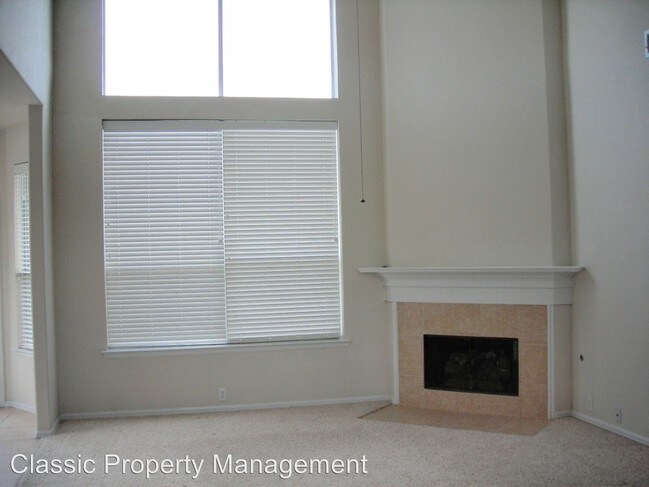 Building Photo - 621 Primavera Dr