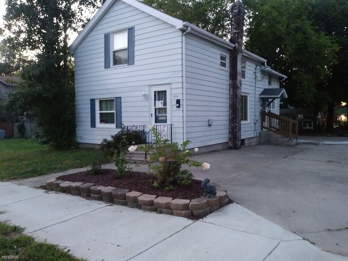 5 br, 3 bath House 320 Clinton St 320 cl... House Rental in Jackson, MI