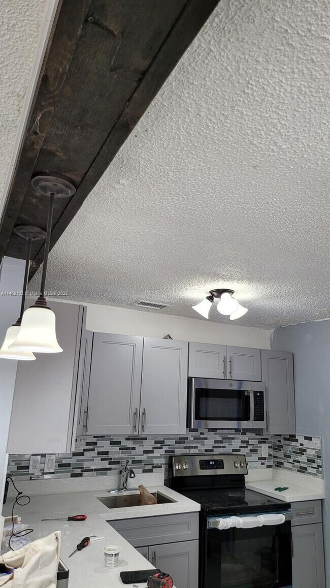 Foto del edificio - 935 W 5th St