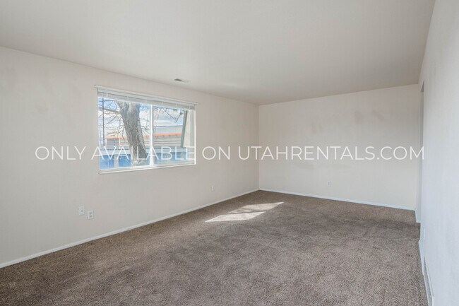 Building Photo - 8613 S 290 W