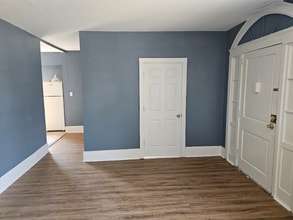 Building Photo - 56 E Park Ave