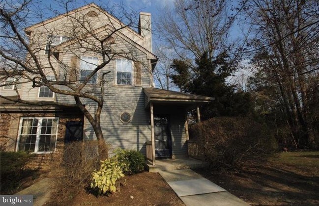 Building Photo - 5022 Beech Ct
