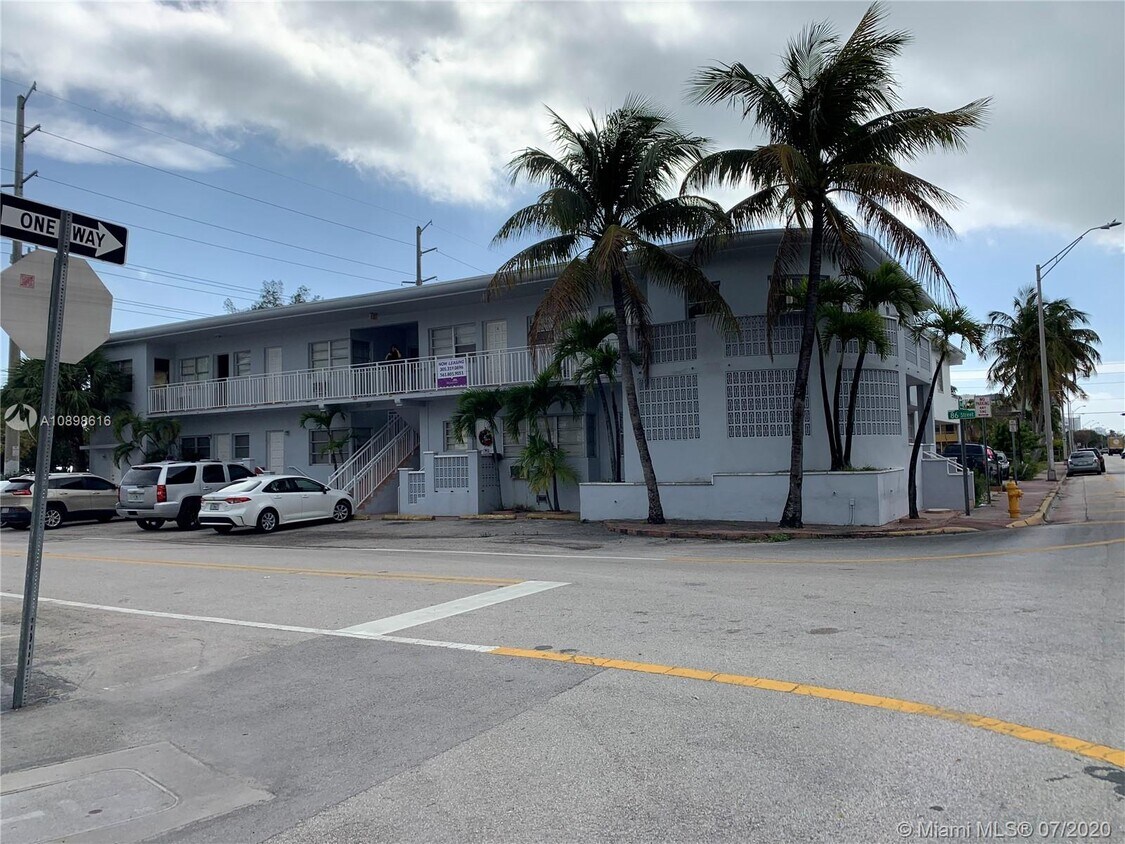 Foto principal - 8545 Harding Ave