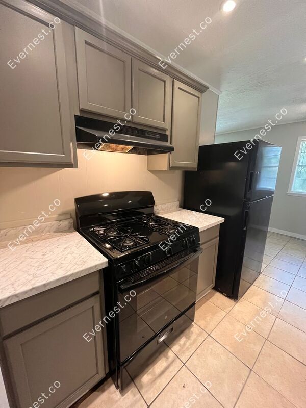 Building Photo - 6448 Lyndon B Johnson Dr