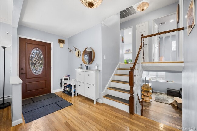 Building Photo - 2 York Ave