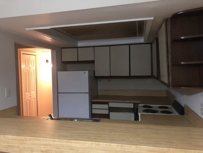 Building Photo - Move in ready