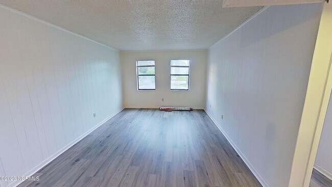 Building Photo - 216 Zack Cir