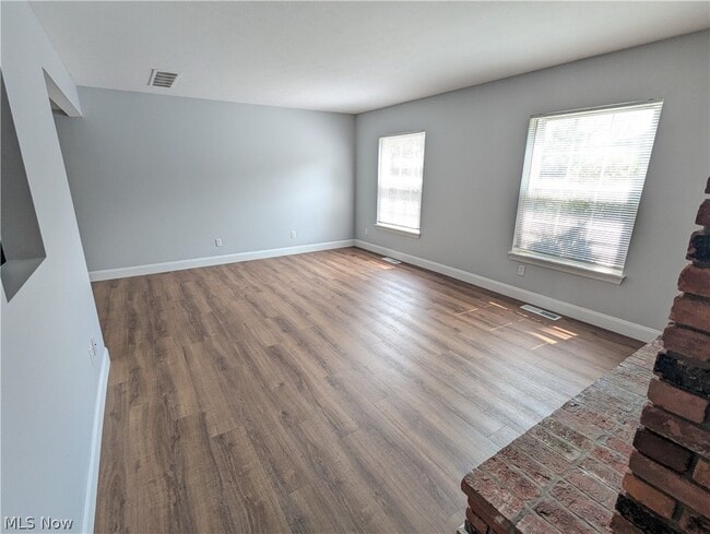 Building Photo - 6920 Carriage Hill Dr