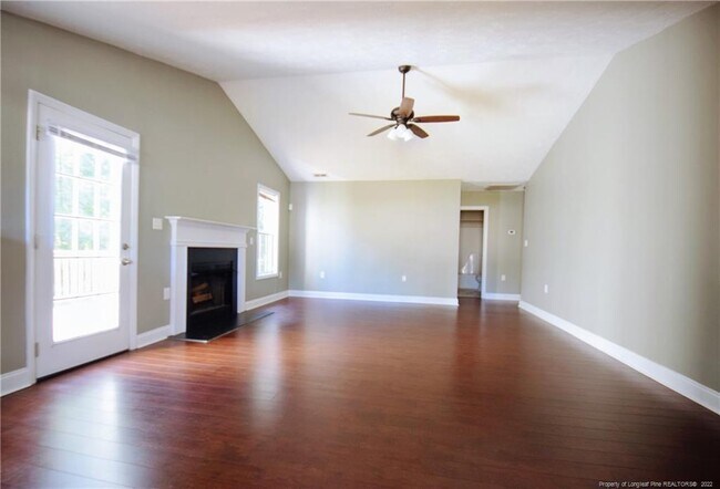 Foto del edificio - 318 Hawthorn Dr