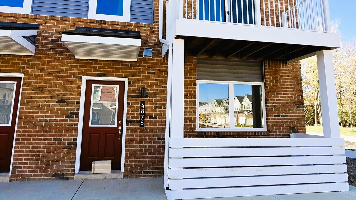 Foto principal - 4876 Parkside Ln