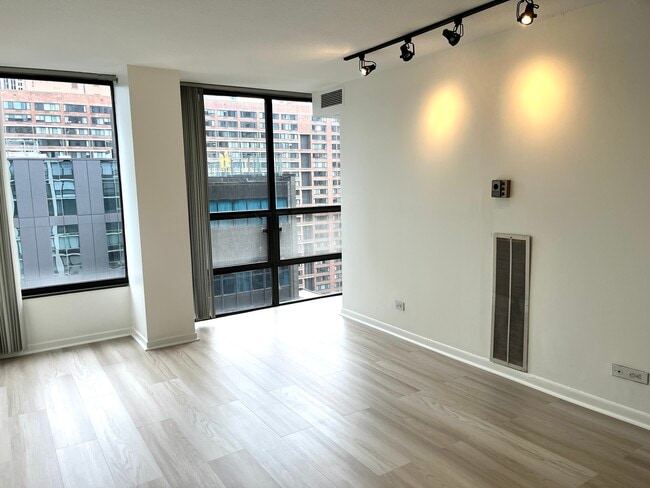Foto del edificio - 230 E Ontario St