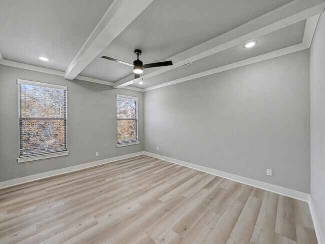 Foto del edificio - Tucked Into A Prime Spot In Bella Vista Wi...