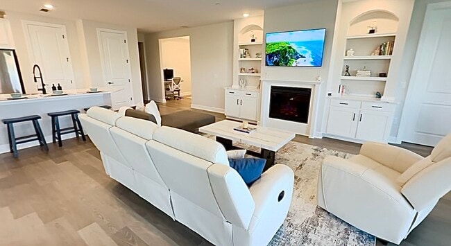 Building Photo - 15319 Lucerna St