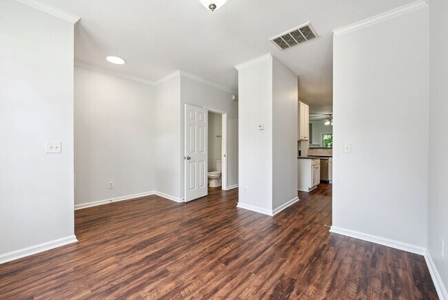 Foto del edificio - Spacious Townhome with Finished Basement -...