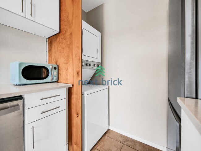 Foto del edificio - Charming 2 Beds and 1 Bath Condo Available...