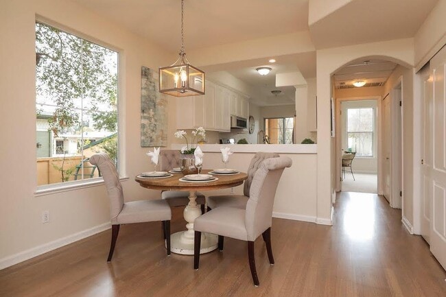 Building Photo - 379 Hope St