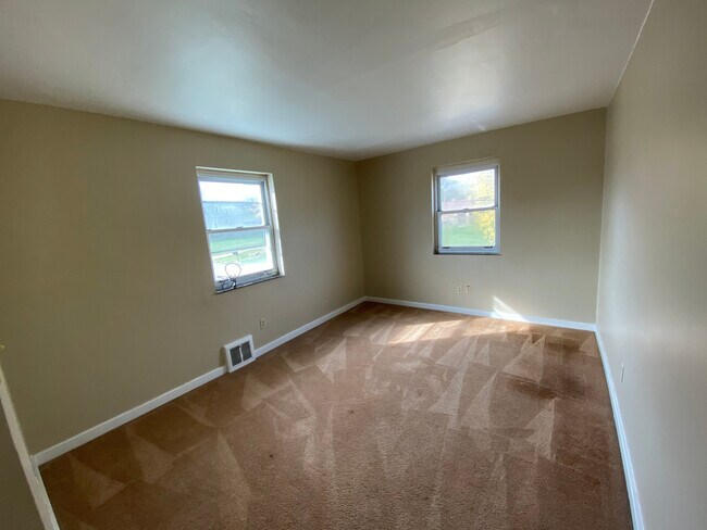 Building Photo - 154 Columbus Way