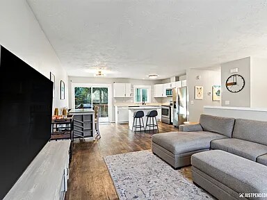 Foto del edificio - 8120 Medellin Cir