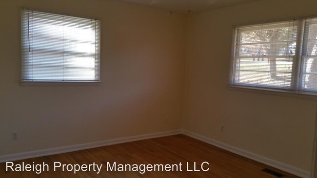 Foto del edificio - 1326-1328 Trinity Rd