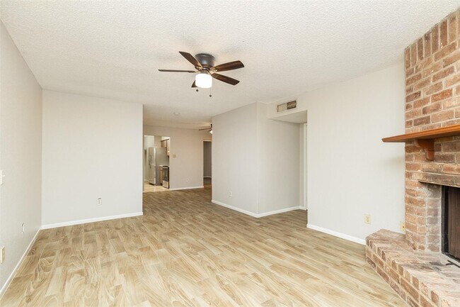 Building Photo - 2800 Jeanetta St