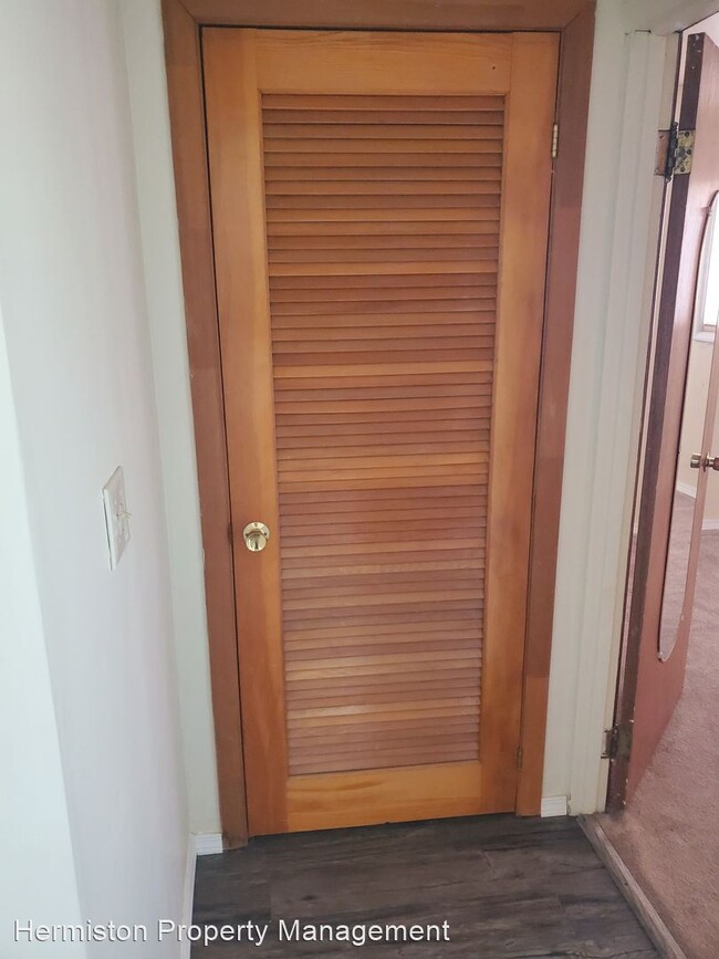 Foto del edificio - 3 br, 1.5 bath House - 1095 E Elm Ave