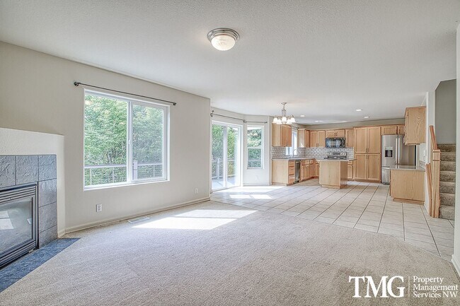 Building Photo - Spacious 4 Bedroom 2.5 Bathroom in Sought ...