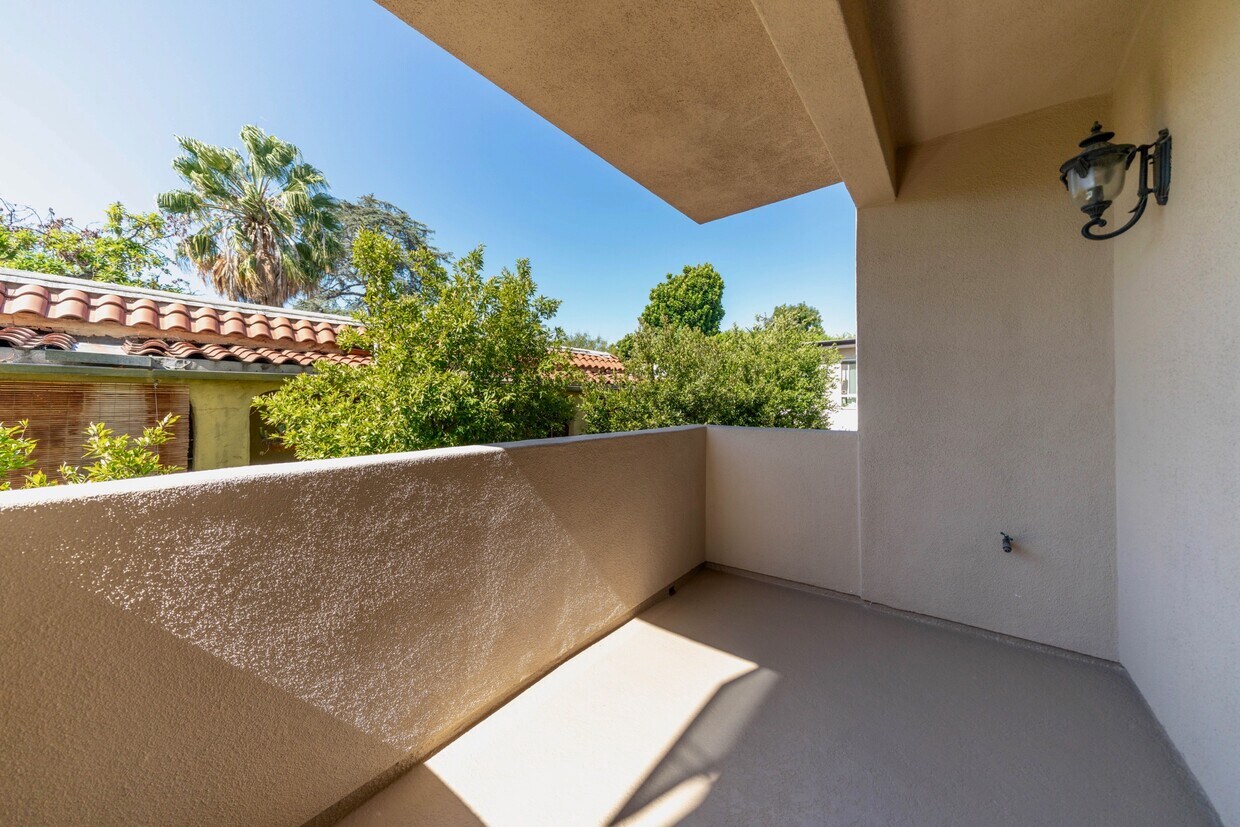 La Fontaine West Apartments in Los Angeles, CA Westside Rentals