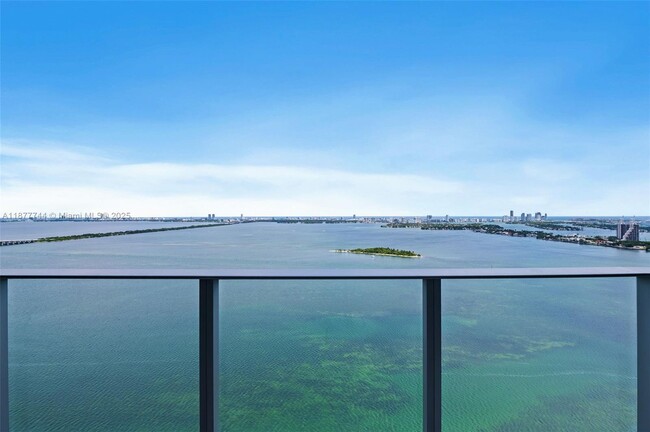 Building Photo - 700 NE 24th St