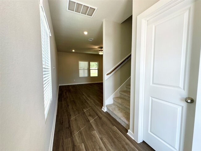 Building Photo - 12187 Ridge Top Dr