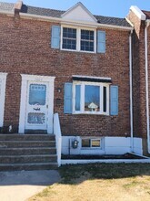 Building Photo - 3009 W Court Ave