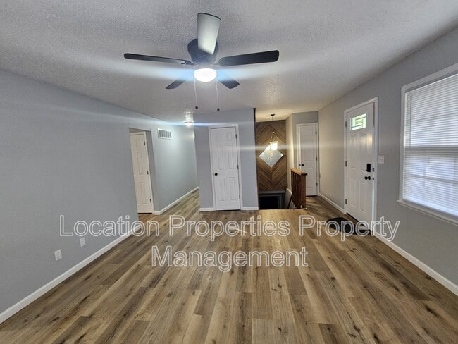 Building Photo - 3212 W 9th St