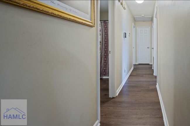 Building Photo - 615 Scott St