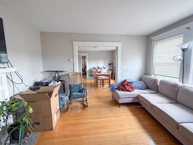 Living Room - 51 Leamington Rd